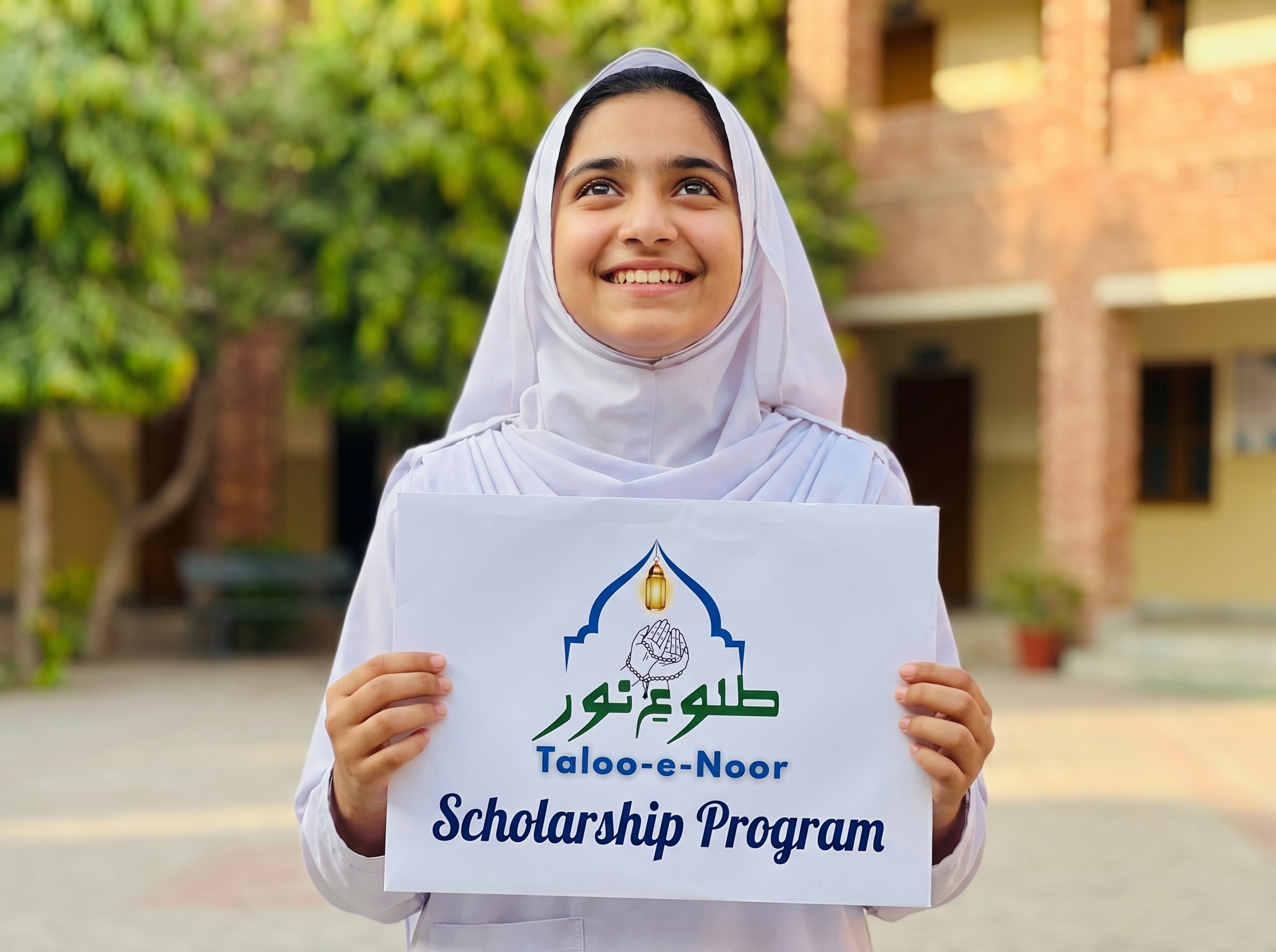Children receiving educational support from Taloo-e-Noor Welfare Foundation Pakistan